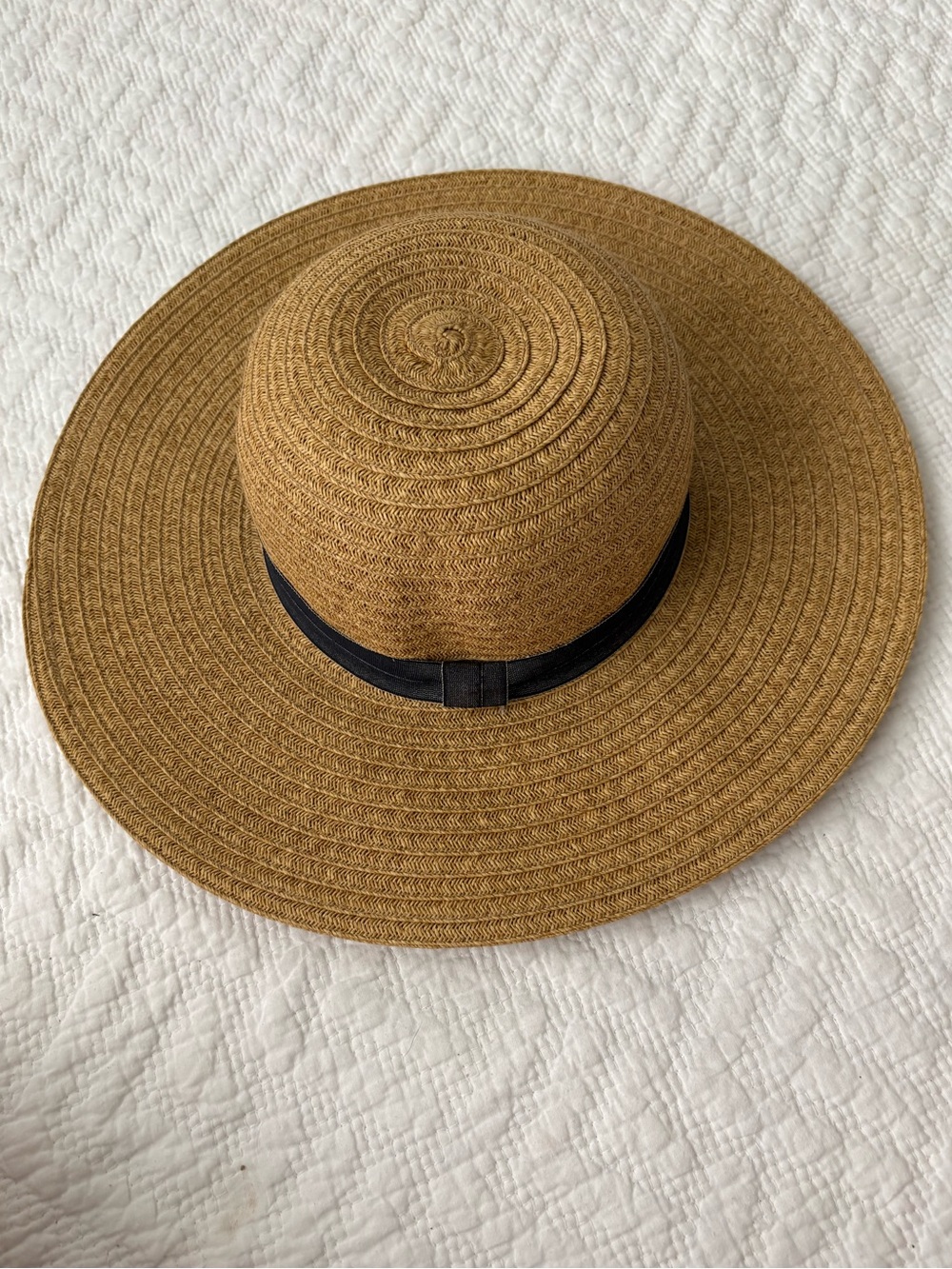 August Hat Co Wide Brim Straw Sun Hat. Tan w/BlackishGrey Band. Great shape.